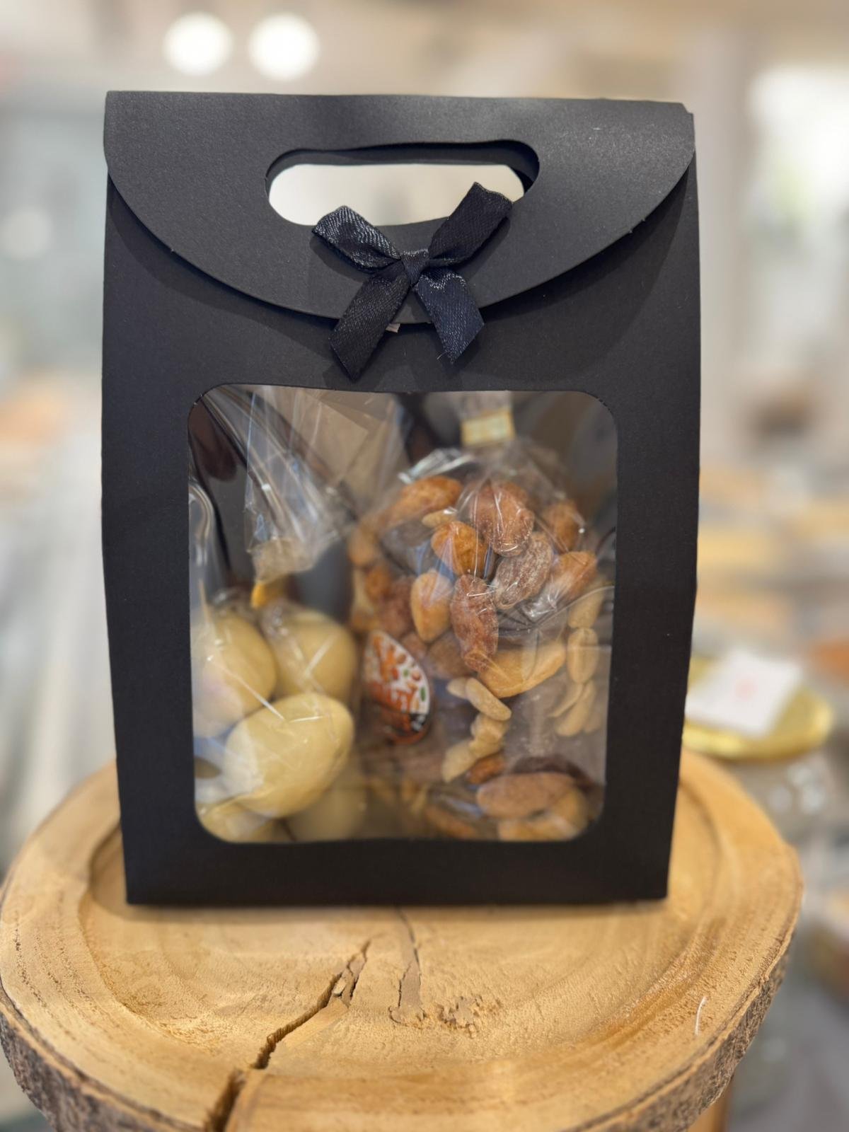 WhatsApp Image 2025-12-04 at 11.05.00_bb83688f Geschenk Tüte Klein - Sweet and Salty – Bild 1